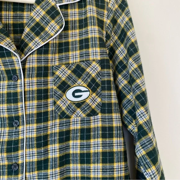 Like NEW NFL Green Bay Packers Plaid Flannel Pajama Set - Button Down Top & Pant